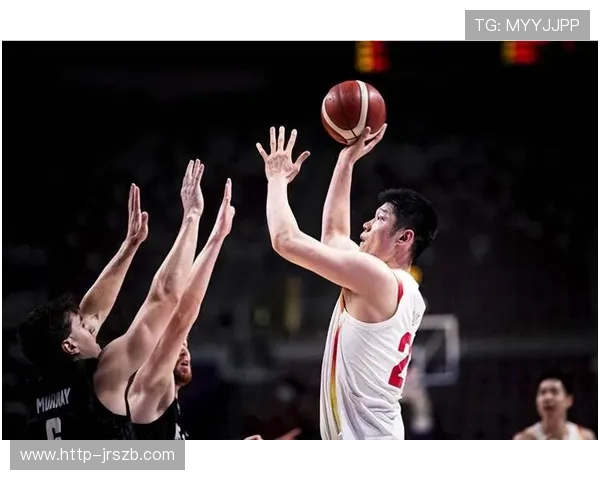 胡金秋连场MVP表现惊艳两战17投砍下31分15篮板遭凶狠犯规颈部出血 胡金秋连场MVP表现惊艳两战17投砍下31分15篮板遭凶狠犯规颈部出血